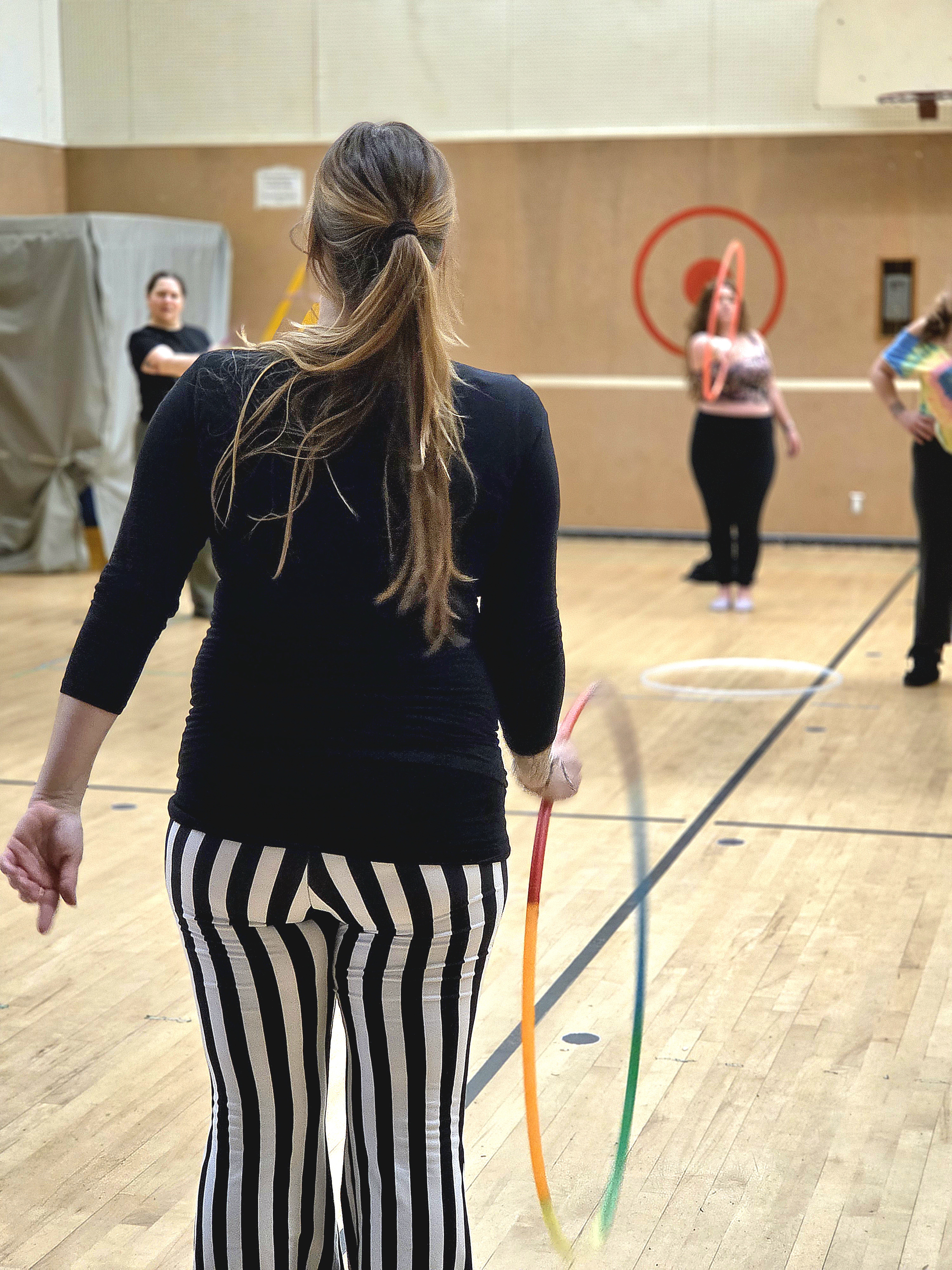 Hula hoop class in action
